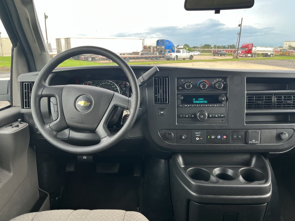 2025 Chevrolet Express Passenger 1LT