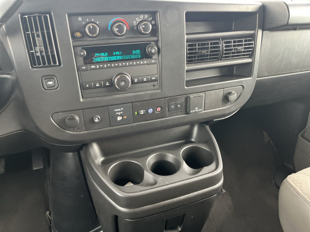 2025 Chevrolet Express Passenger 1LT
