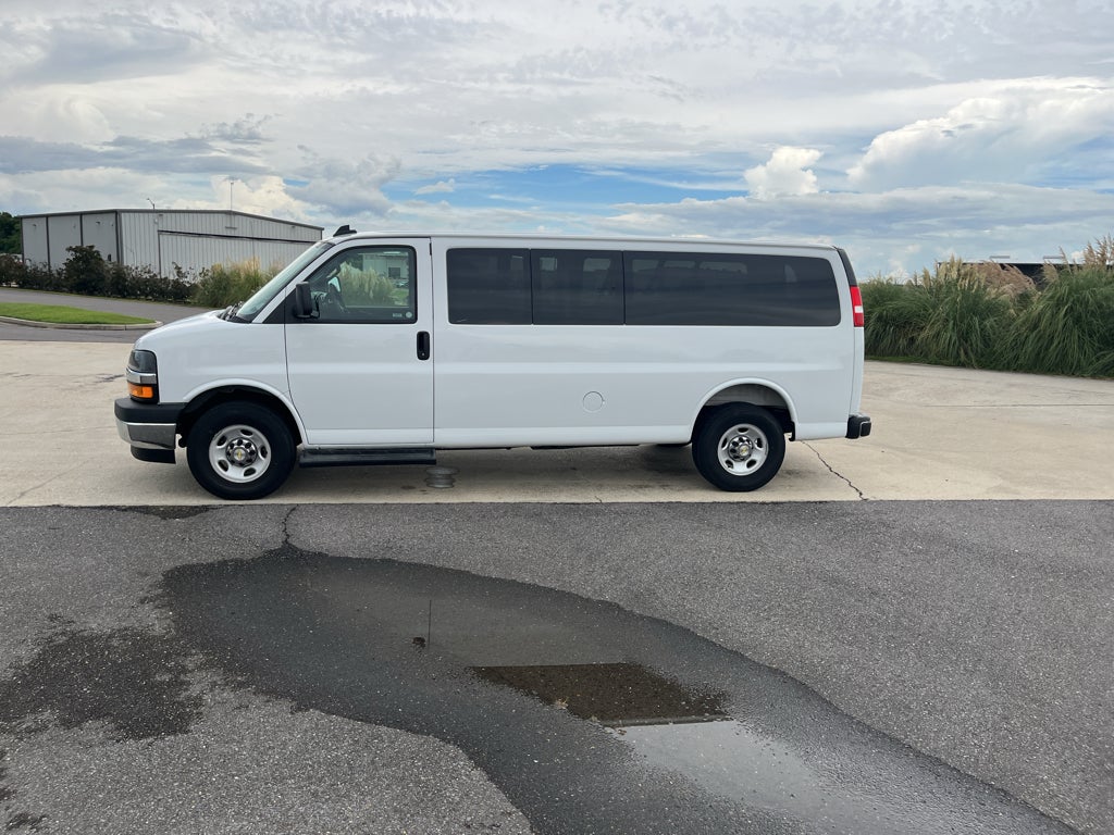 2025 Chevrolet Express Passenger 1LT