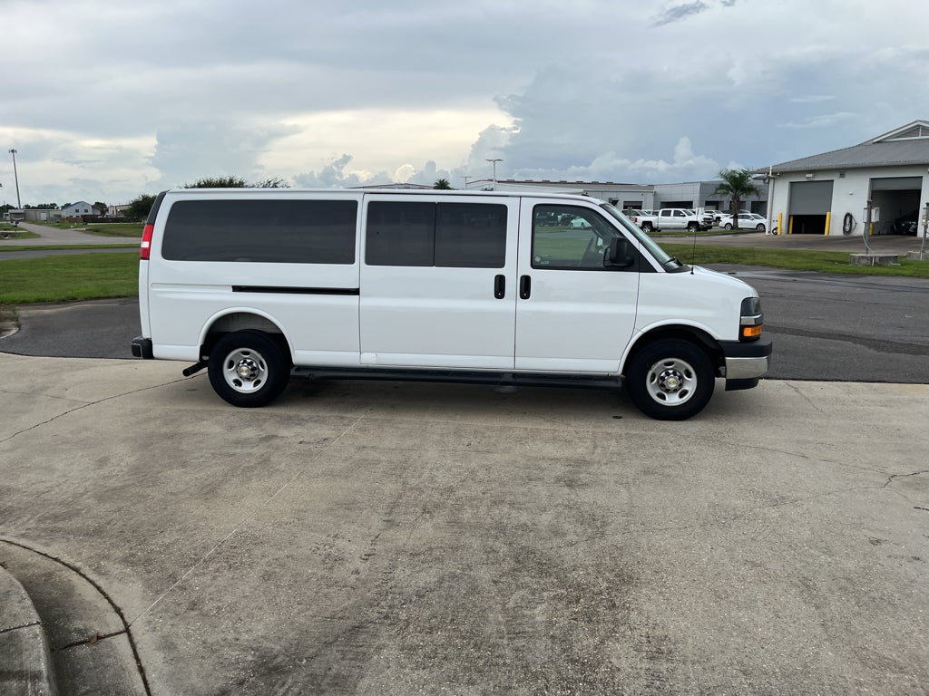 2025 Chevrolet Express Passenger 1LT
