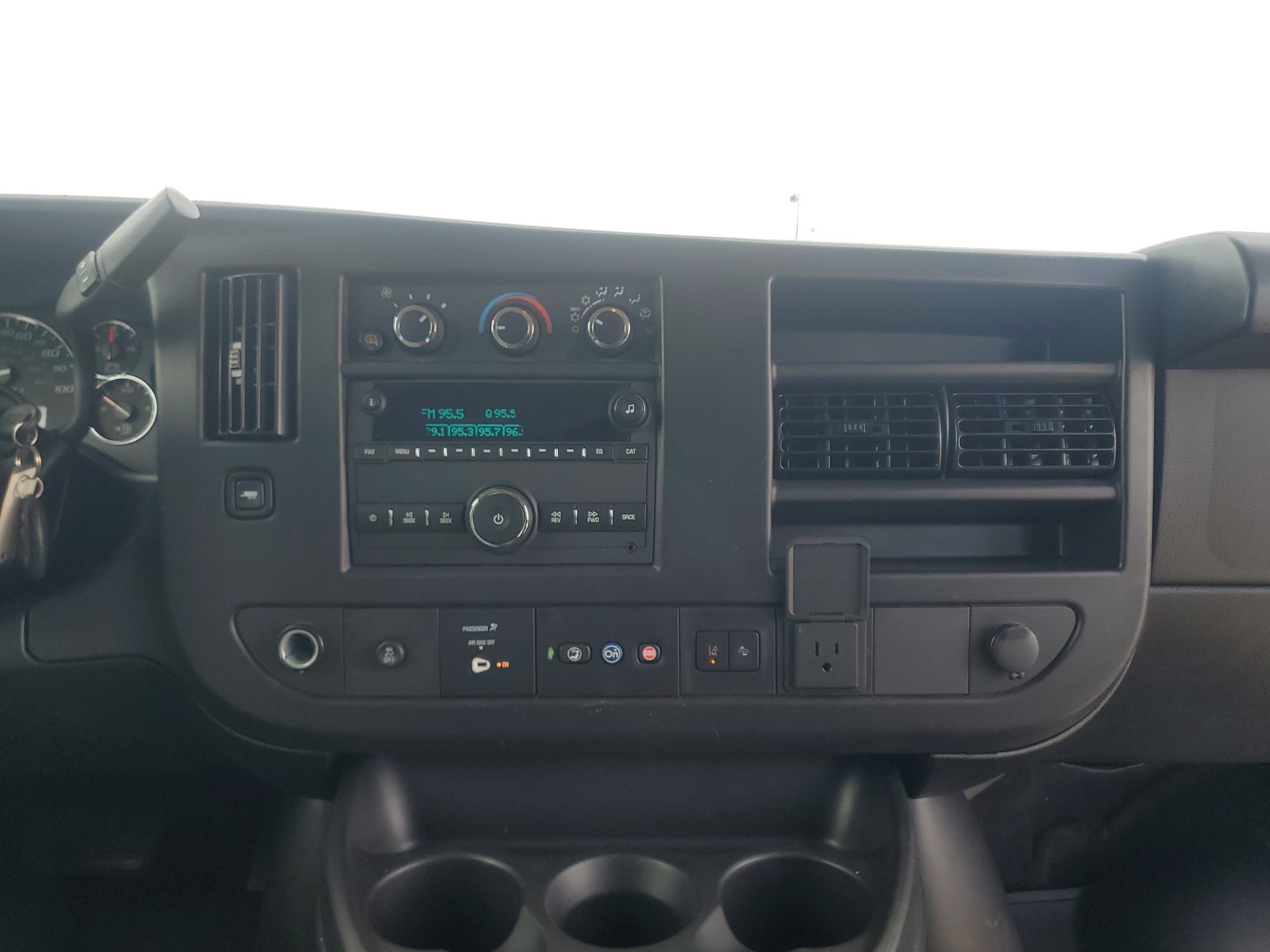 2025 GMC Savana Passenger LT