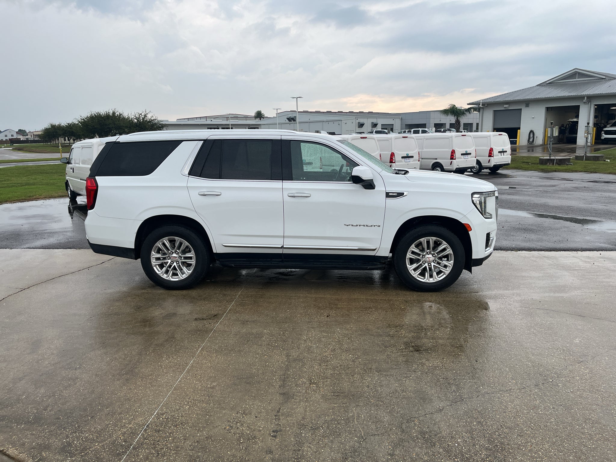 2023 GMC Yukon SLT
