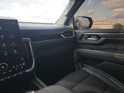 2025 GMC Yukon Elevation