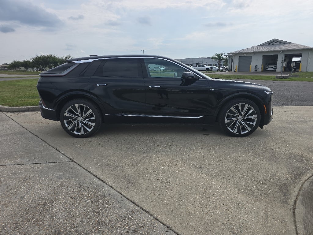 2025 Cadillac LYRIQ Luxury 3