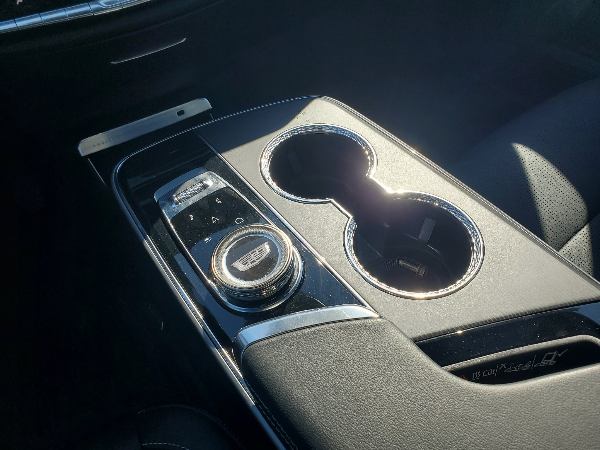 2025 Cadillac LYRIQ Luxury 3