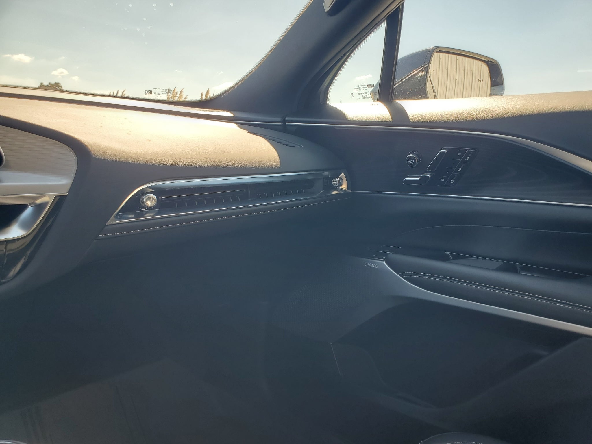 2025 Cadillac LYRIQ Luxury 3