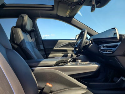 2025 Cadillac LYRIQ Luxury 3