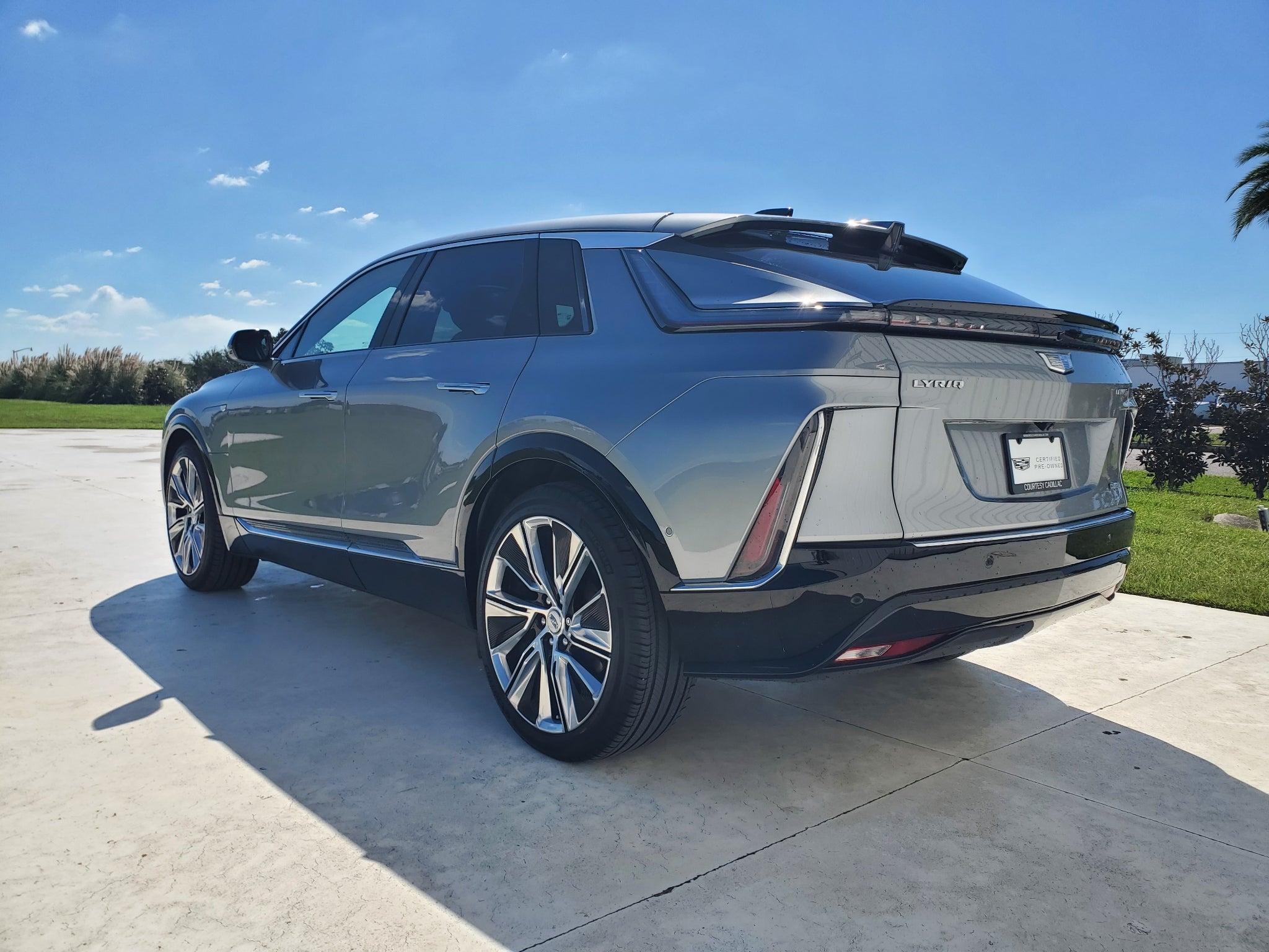 2025 Cadillac LYRIQ Luxury 3