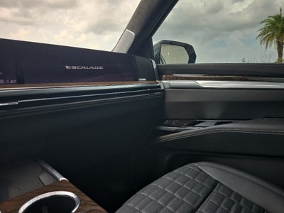 2025 Cadillac Escalade Sport Platinum