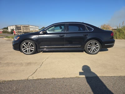 2017 Volkswagen Passat R-Line w/Comfort Pkg
