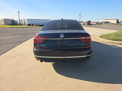 2017 Volkswagen Passat R-Line w/Comfort Pkg