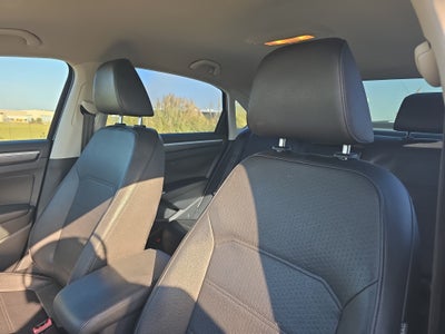2017 Volkswagen Passat R-Line w/Comfort Pkg