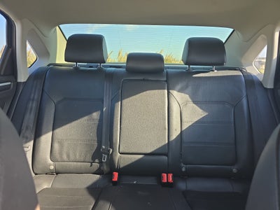 2017 Volkswagen Passat R-Line w/Comfort Pkg