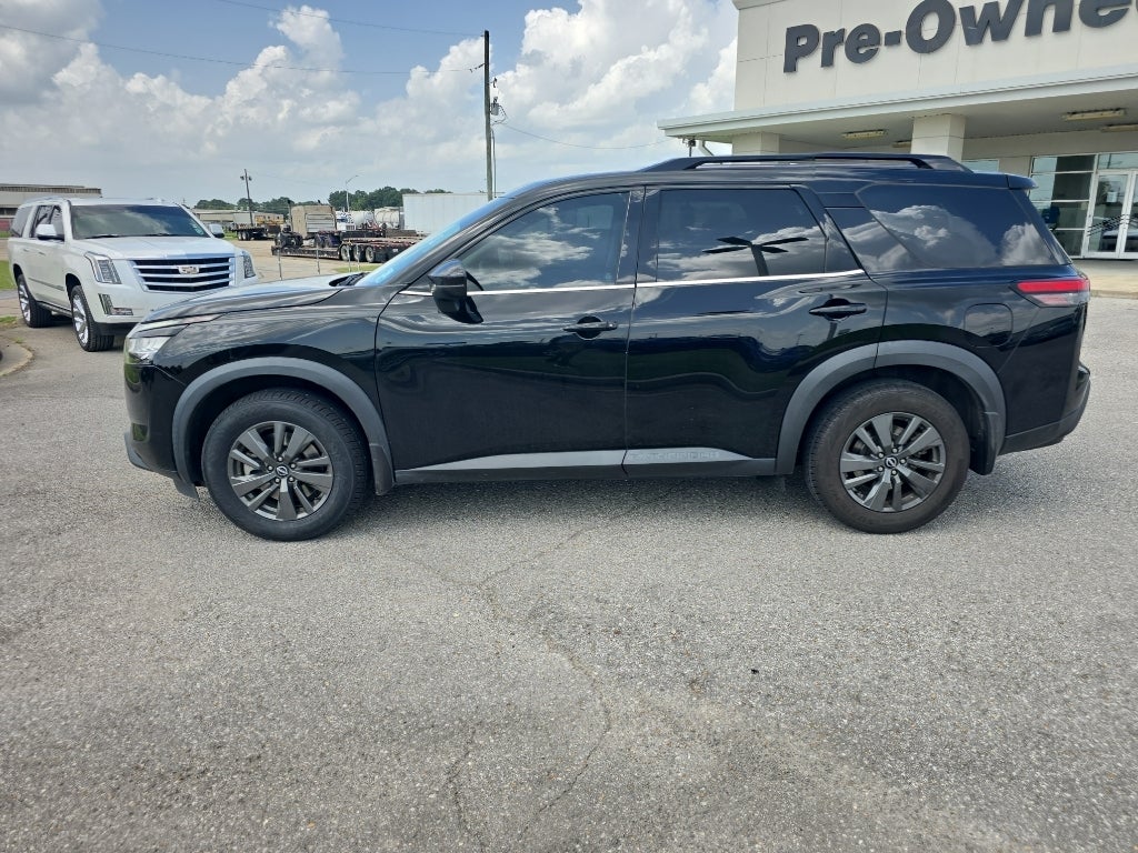 2022 Nissan Pathfinder SV