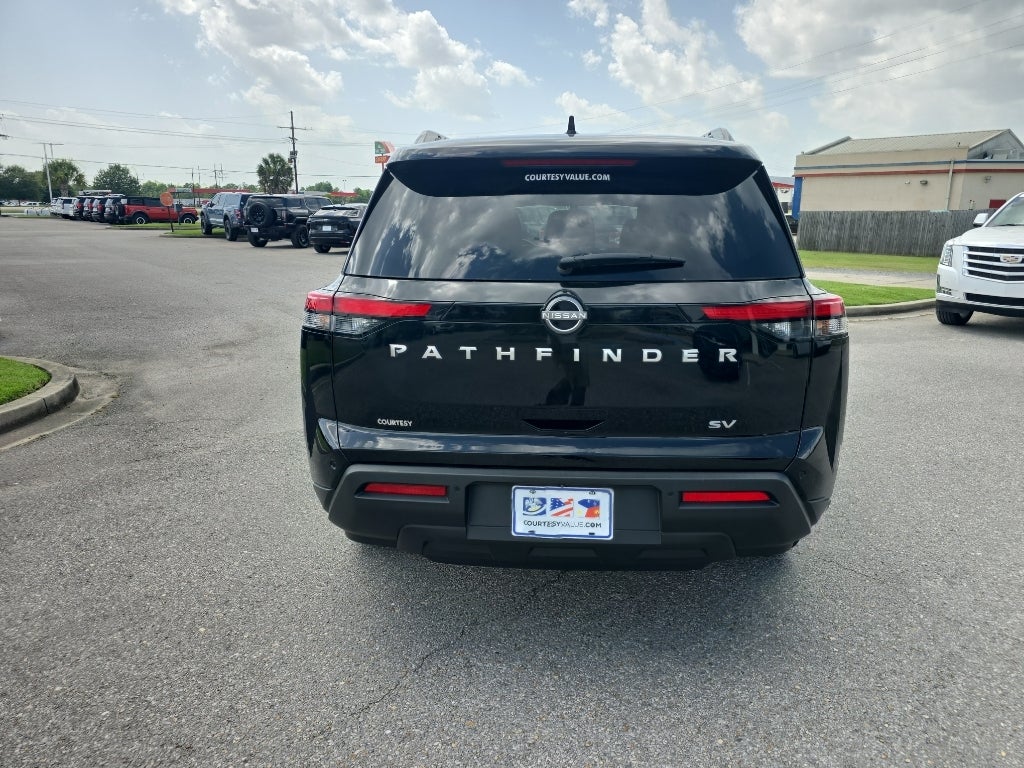 2022 Nissan Pathfinder SV