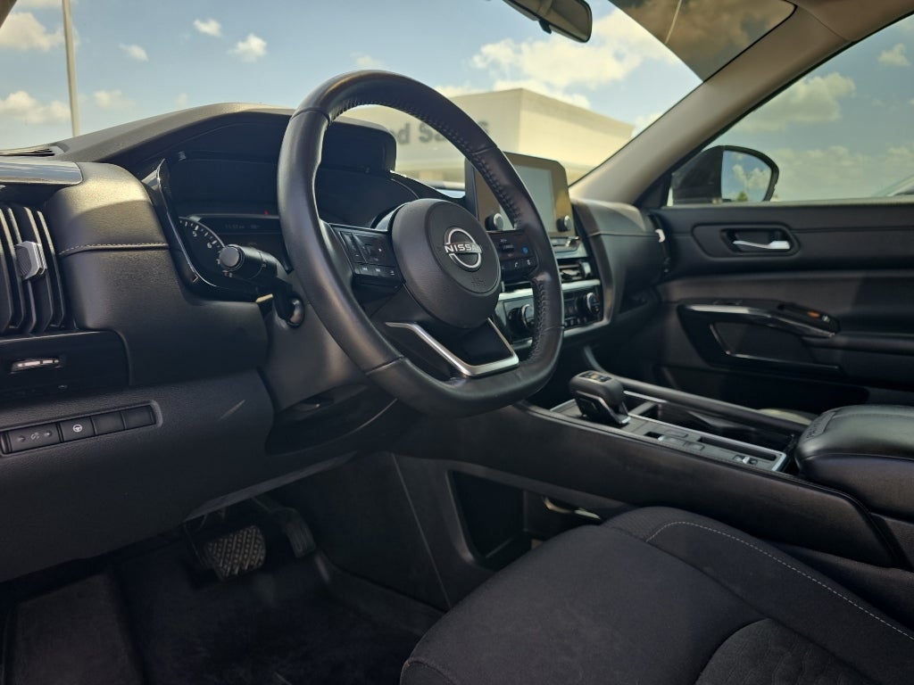 2022 Nissan Pathfinder SV