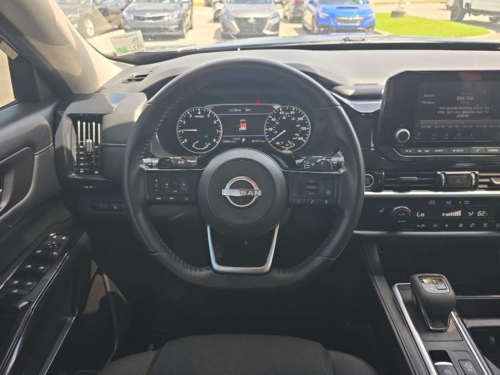 2022 Nissan Pathfinder SV