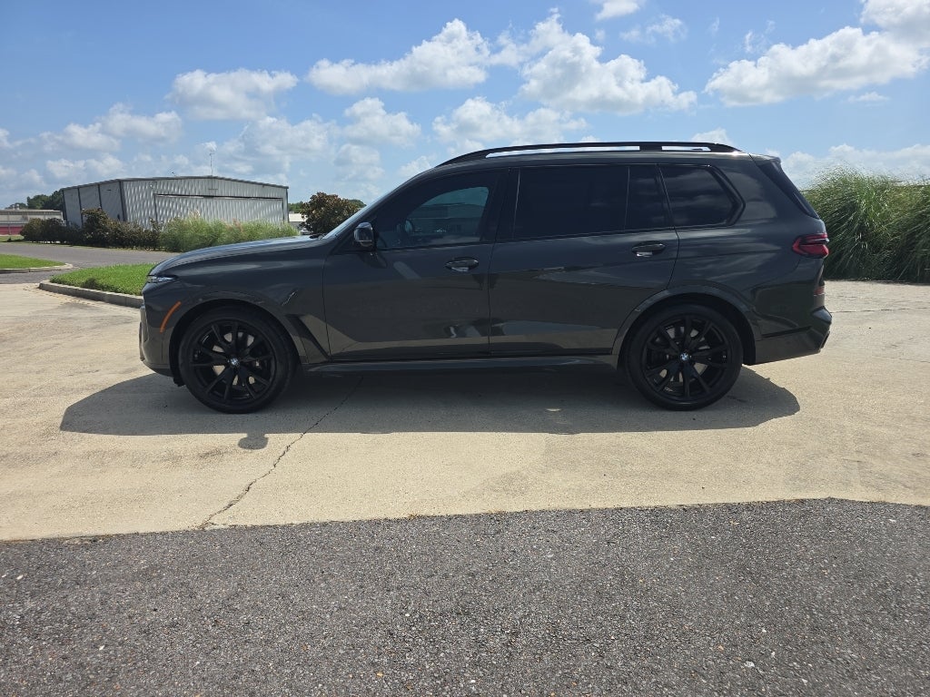 2025 BMW X7 M60i