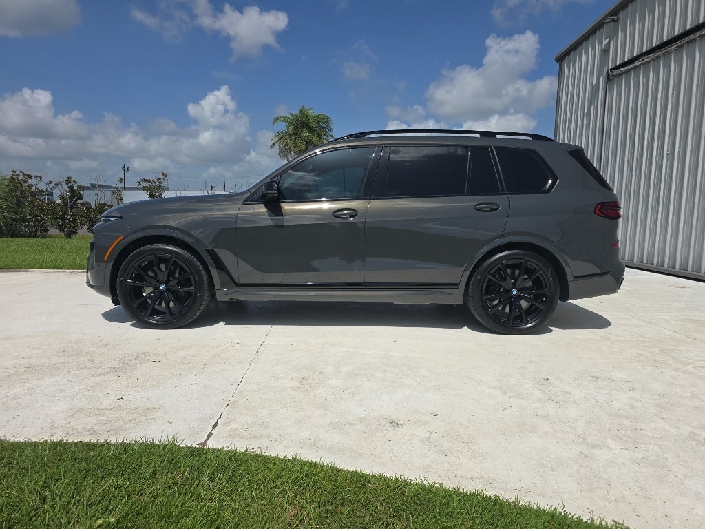 2025 BMW X7 M60i