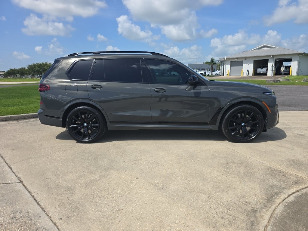 2025 BMW X7 M60i