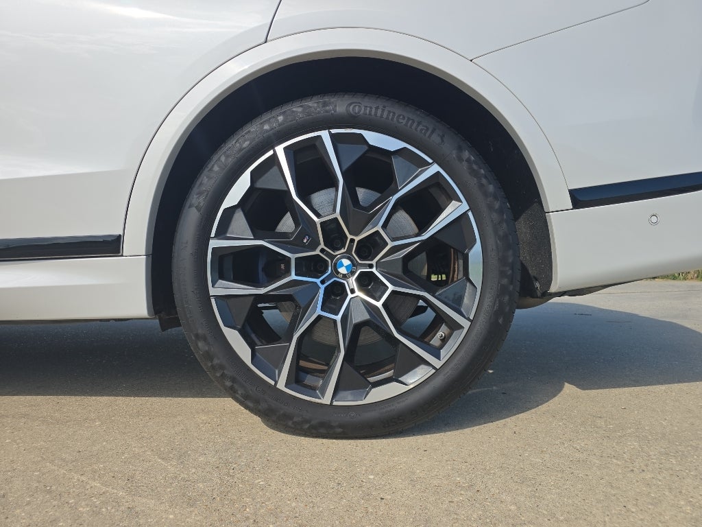 2024 BMW X7 M60i