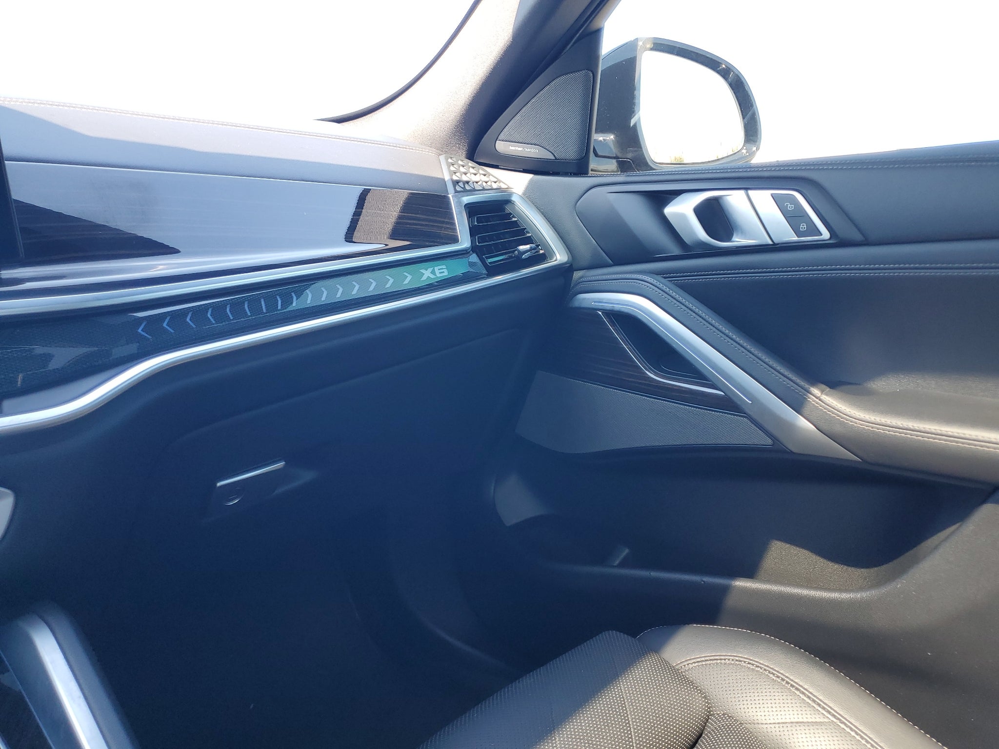 2025 BMW X6 xDrive40i