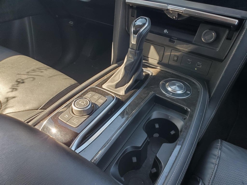 2024 INFINITI QX80 LUXE