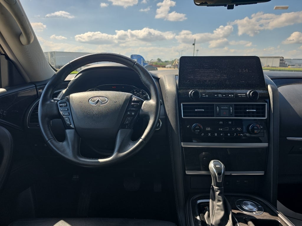 2024 INFINITI QX80 LUXE